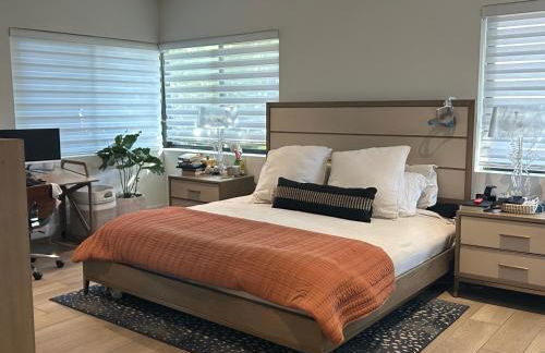 Luxury Miami home with heated pool & BBQ area, close to beaches & sports arenas - Foto 5