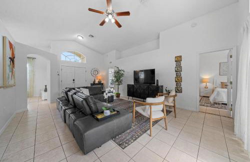 Stunning 4-bedroom Villa w/ Pool - Close to Disney Parks and Gulf Courses! - Photo 7