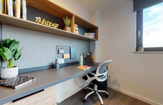 For Student Only Canvas Glasgow - Photo 2