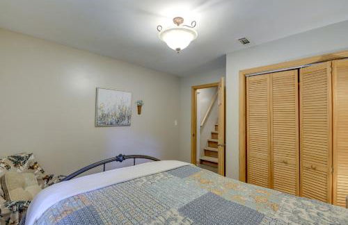 Riverfront Briceville Cabin with Patio and Fire Pit! - Foto 11