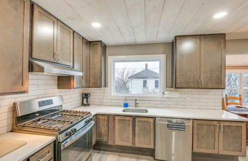 Cozy Maine Getaway Covered Deck, Walk to Beach! - Photo 10