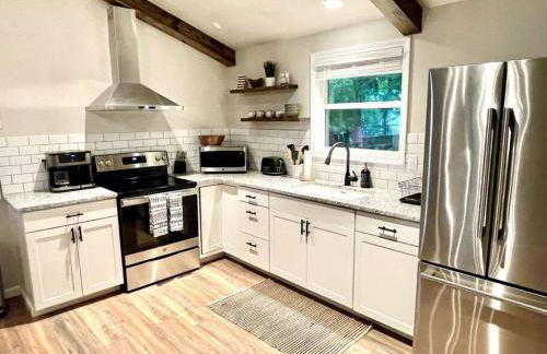 Dreamy Cottage Getaway with Sunset Lakeview - Foto 6