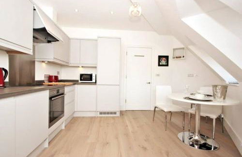 CC - Central Location Top Floor 2 Bed Deluxe Modern Apartment - Foto 19