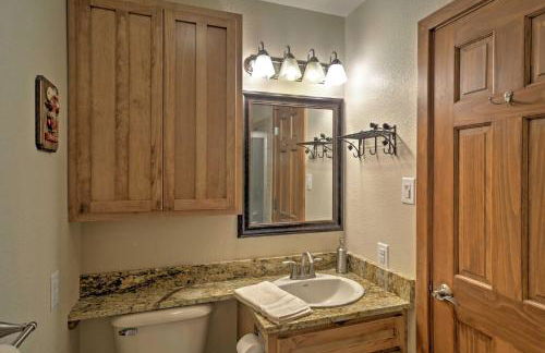 Red River Home with 2 Balconies - 1 Block to Main St - Foto 19