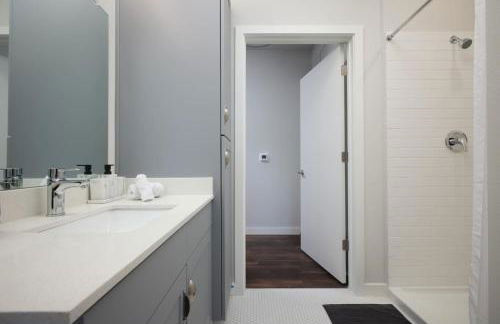 2BR Escape w Parking&Pool, Near Rvrwlk & Conv Ctr - Foto 62