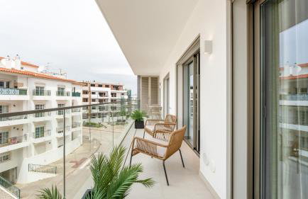 Modern 2BR w Rooftop Pool & Parking by LovelyStay - Foto 31