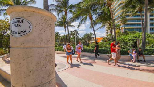 Escape 2 Beach, Ocean Dr Deco Apt with 2 Queen beds - Foto 5