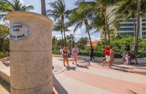 Escape 2 Beach, Ocean Dr Deco Apt with 2 Queen beds - Foto 5