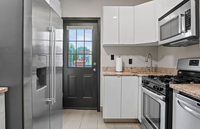 Spacious Sunny Shaw 1BR 1BA Apartment - Photo 19