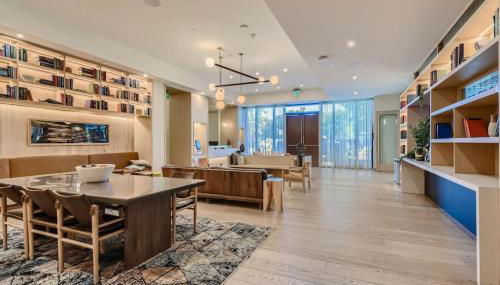 Luxury 1BR with Views, Rooftop Pool and Walk To Rainey St. - Foto 3