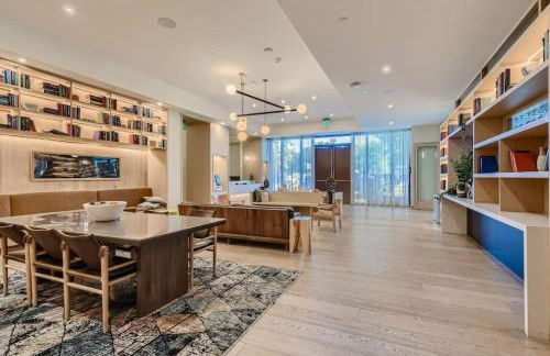 Luxury 1BR with Views, Rooftop Pool and Walk To Rainey St. - Foto 3