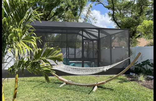 Central Perk Retreat | Heated Pool + Zoo 1 Block! - Foto 3