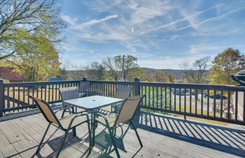 8 Mi to Dogwood Canyon Cozy Cabin with Deck - Foto 2