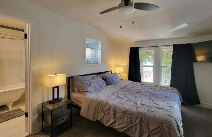 Rosewood Landing by WanderLodges - Hot tub - Sauna - Foto 21