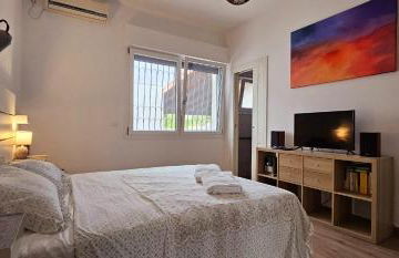 Seaside Villa with Hot Tub, 5mins walk from the sea - Foto 8