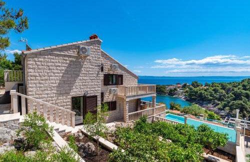 Villa Kadena - Luxury Seaside Villa with Private Heated Pool - Photo 76