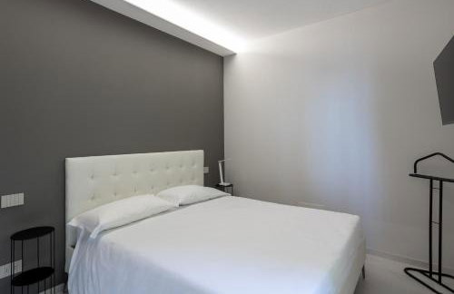 Elegant & Comfortable Modern Home with swimming pool - Foto 25