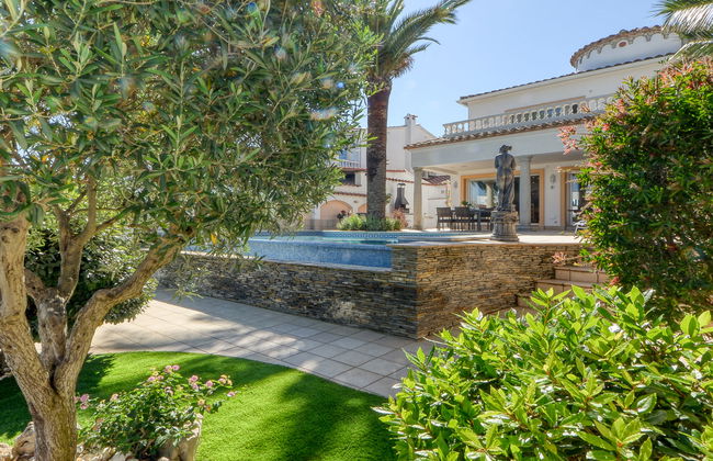 4 bedroom House in Castelló d'Empúries with private pool and garden - Photo 45