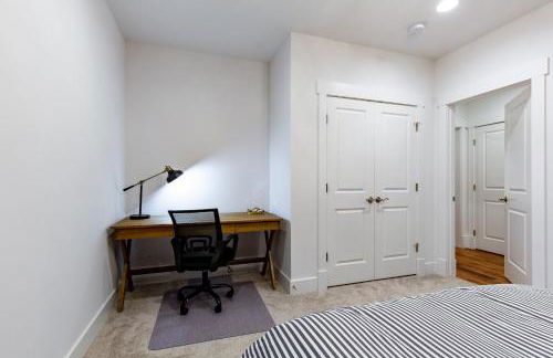 Modern 2BR Retreat, Close to DC & Airport - Photo 9