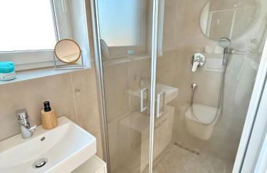 Luxury Apartment 4 bedrooms Self check in out - Foto 35