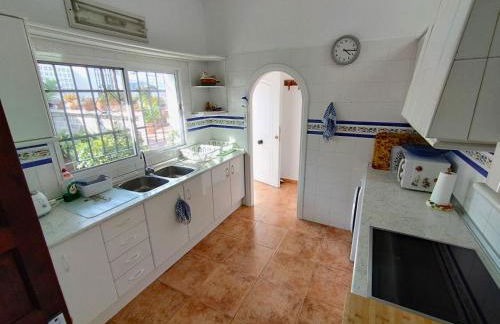 Evans Realty AL Villa & Piscina & Garaje & Playa - Photo 40