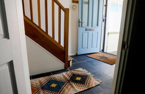 Beachfront Cottage with Sea Views & Coastal Walk - Foto 17