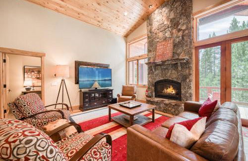 Truckee Timbers at Gray's Crossing by Tahoe Getaways - 4BR w Hot Tub, Ping Pong & EV - Foto 6