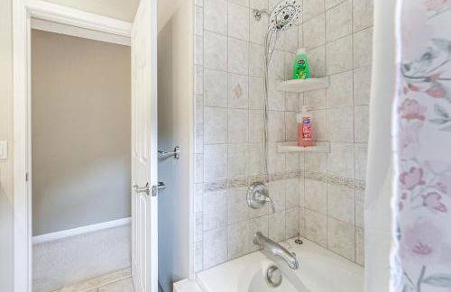 Sterling Heights Getaway with Fire Pit! - Foto 24