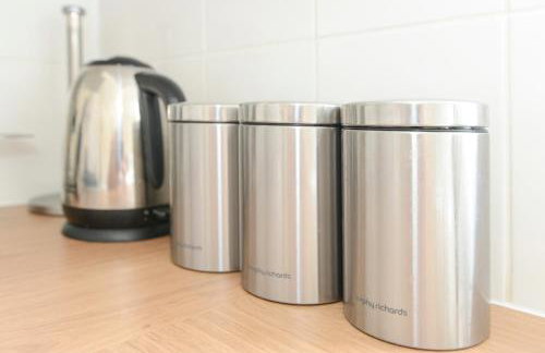 Alderton House - Spacious 3 Bed with Parking - Foto 19