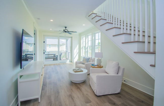 Stunning 4BR Vacation Rental With Private Pool, Spa, & Resort Club Cards - Photo 24