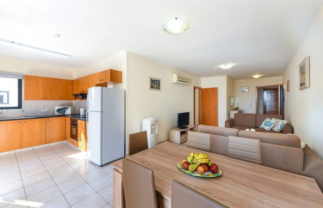 2 bed Apartment Overlooking Pool - Oroklini - Foto 16