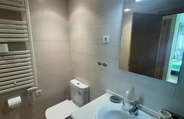 Precioso piso cerca de playa Fenals con 2 piscinas y terraza - Photo 13