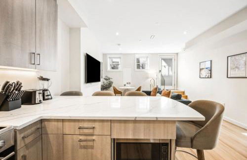 Sleeps 12 Downtown Entire home with rooftop - Foto 49