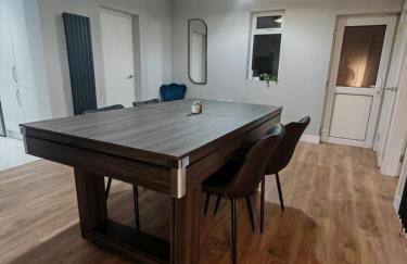 Bright 4BR Home, Outdoor Garden, Easy Parking - Foto 33