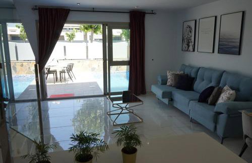 LUXURY 3 BED, 2 BATH DETACHED VILLA, PRIME LOCATION, ONLY 400 MTRS TO THE BEACH - Foto 14