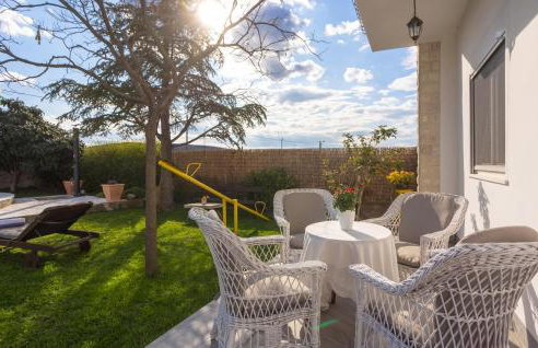 3 Bedroom Lovely Apartment In Sibenik - Photo 8