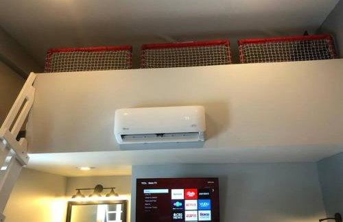 Hockey Themed Room with Wooded Trails - Foto 13