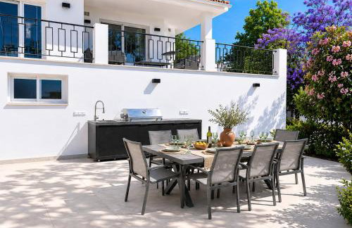 Villa with private pool & outdoor kitchen - Photo 53