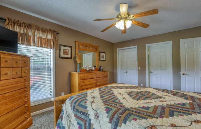 Moosetrax - 3 Bedrooms, 2 Baths, Sleeps 6 Cabin by RedAwning - Photo 3