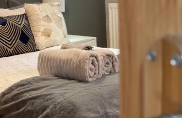 West Midlands-2 Double Bed Room Apartment - Photo 11