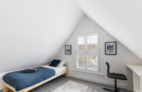 St Albans Centre Home - 4BR - 2 FREE parking - Photo 13