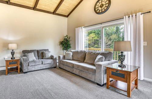 Newcomb Retreat with Mountain Views and Fire Pit! - Foto 5