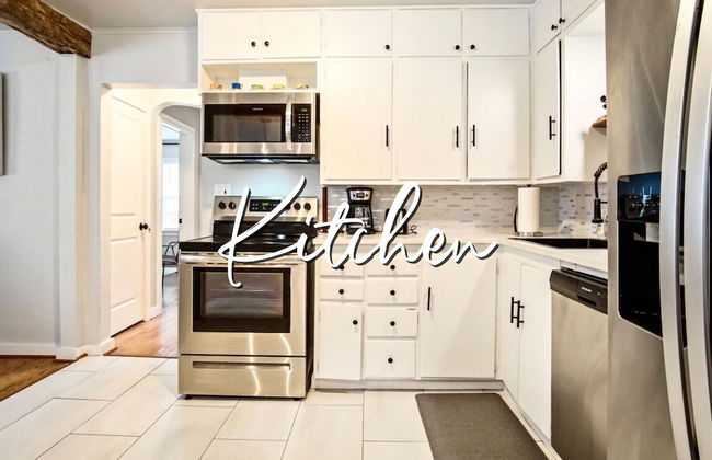 Modern Rustic 3 -bedroom 2 Bathrooms Carport - Photo 6