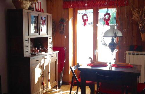 Charming, cozy, and bright apartment - Photo 2