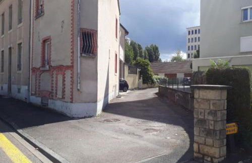Bel appartement proche gare - WiFi - parking - Foto 6