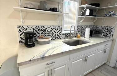 Shared Deck • Pet Friendly • Garden Courtyard - Foto 7