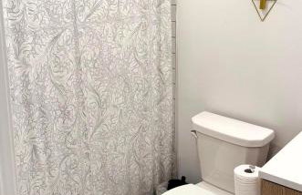 Modern & Spacious 2BR Apartment with Gym & Parking - Photo 19