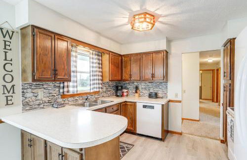 Quiet Greenwich Home with Pool and Screened Porch! - Foto 7