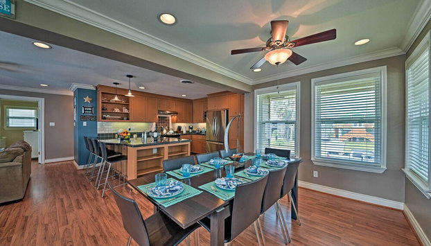 Galveston Vacation Rental w/ Deck: Steps to Beach - Foto 4, Interior