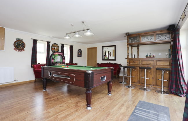 JOIVY Greenknowes Estate With Hot Tub And Bar - Foto 50